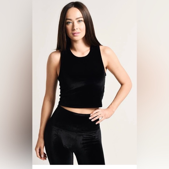 Beyond Yoga Velvet Set Top + Leggings - Picture 3 of 10